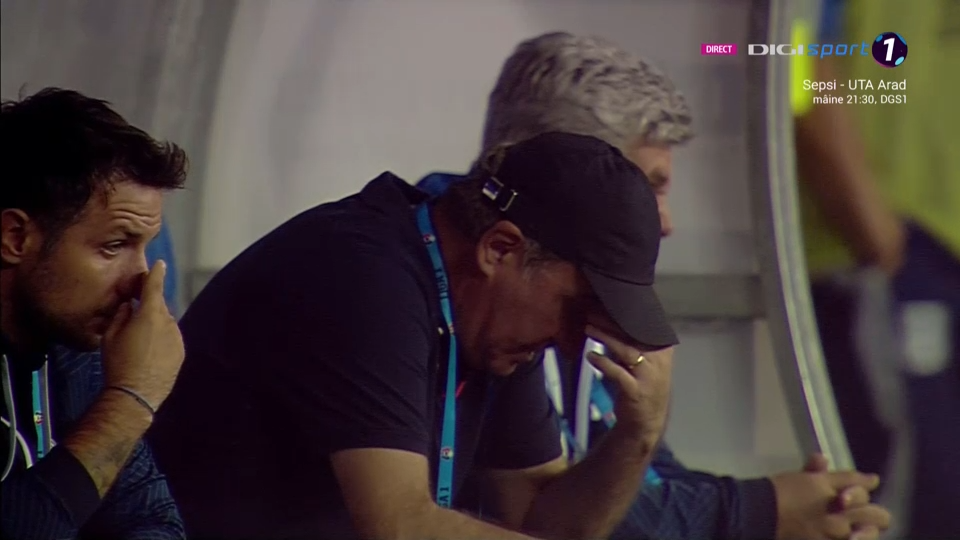Imaginile neputinței! Cum a fost surprins Gică Hagi după golul al doilea marcat de FCU Craiova, pe final de repriză_4