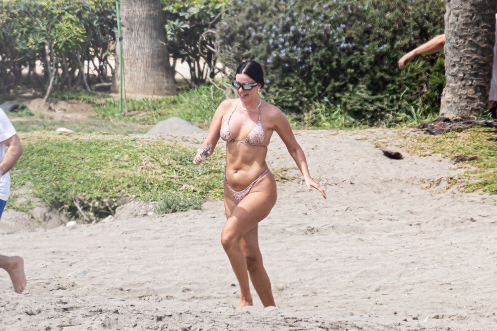 Senzația Mondialului, Ivana Knoll, surprinsă de paparazzi la plajă! Cum a apărut Miss Croația _4