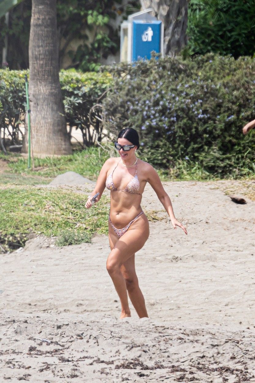 Senzația Mondialului, Ivana Knoll, surprinsă de paparazzi la plajă! Cum a apărut Miss Croația _5
