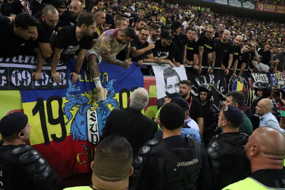 Cine sunt ultrașii huiduiți de întreg stadionul care au afișat bannerul "Kosovo este Serbia"_2