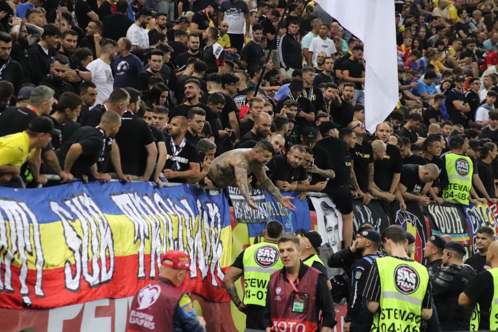 Cine sunt ultrașii huiduiți de întreg stadionul care au afișat bannerul "Kosovo este Serbia"_12