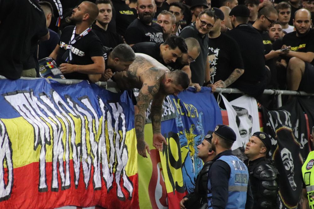Cine sunt ultrașii huiduiți de întreg stadionul care au afișat bannerul "Kosovo este Serbia"_8