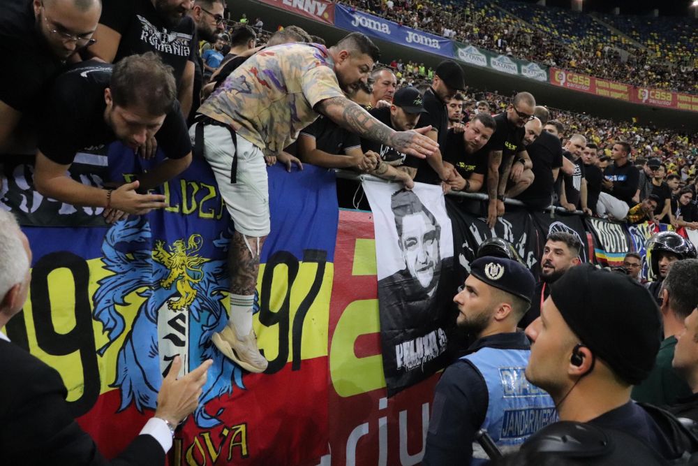 Cine sunt ultrașii huiduiți de întreg stadionul care au afișat bannerul "Kosovo este Serbia"_9
