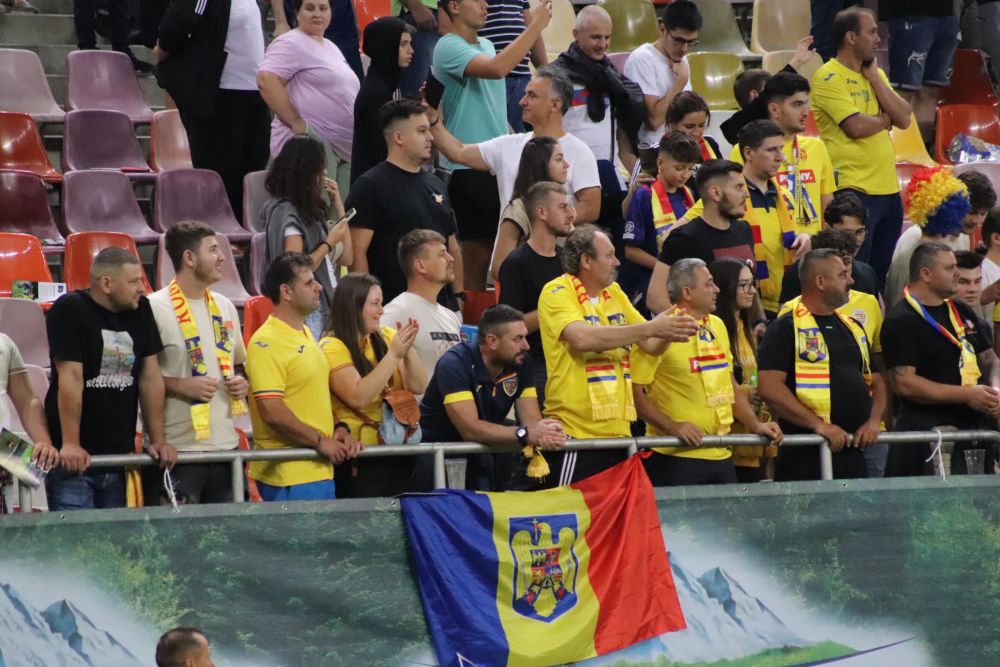 Jucătorii României s-au dus direct la ultrași după meciul cu Kosovo_11