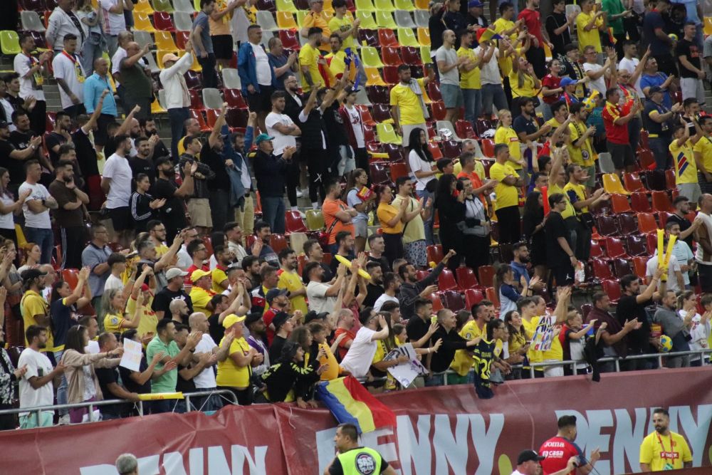 Jucătorii României s-au dus direct la ultrași după meciul cu Kosovo_14