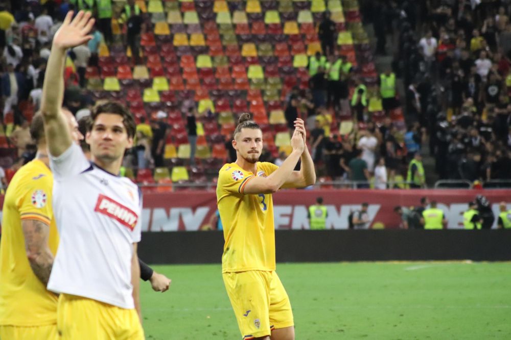Jucătorii României s-au dus direct la ultrași după meciul cu Kosovo_16