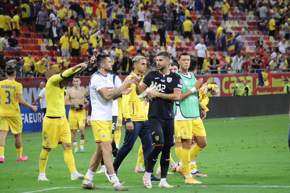 Jucătorii României s-au dus direct la ultrași după meciul cu Kosovo_17