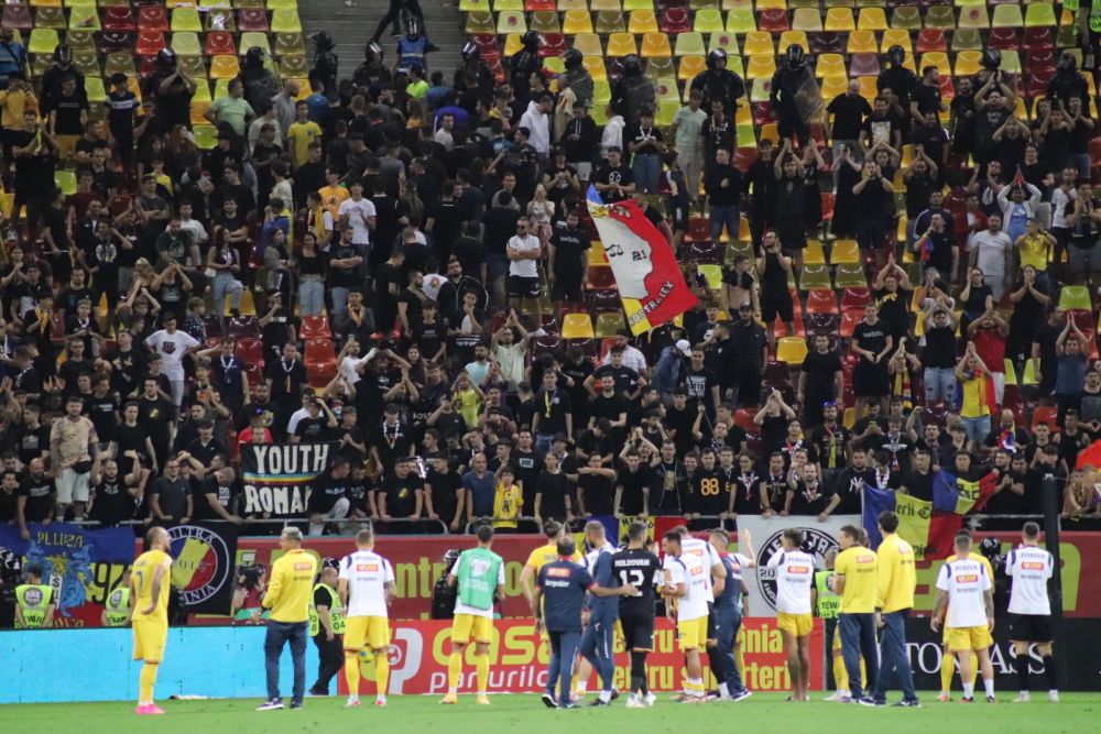 Jucătorii României s-au dus direct la ultrași după meciul cu Kosovo_18