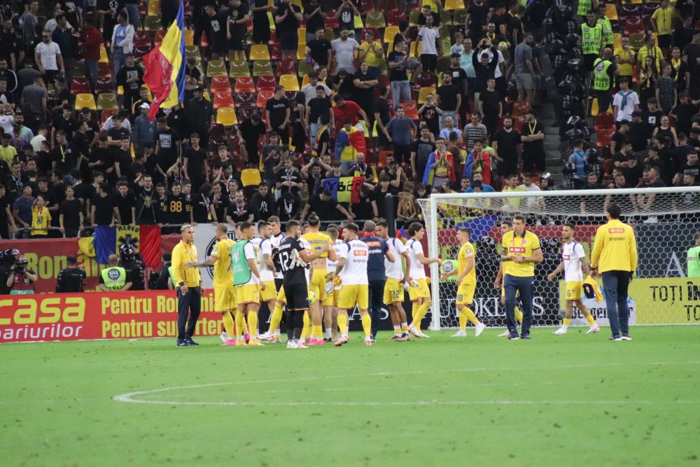 Jucătorii României s-au dus direct la ultrași după meciul cu Kosovo_4