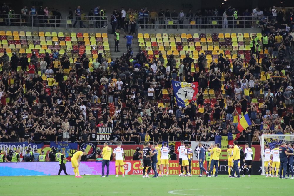 Jucătorii României s-au dus direct la ultrași după meciul cu Kosovo_10