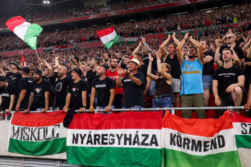 Pe noi ne paște o suspendare, dar UEFA a iertat-o pe Ungaria pentru un banner ”cu dedicație” la adresa României!_1