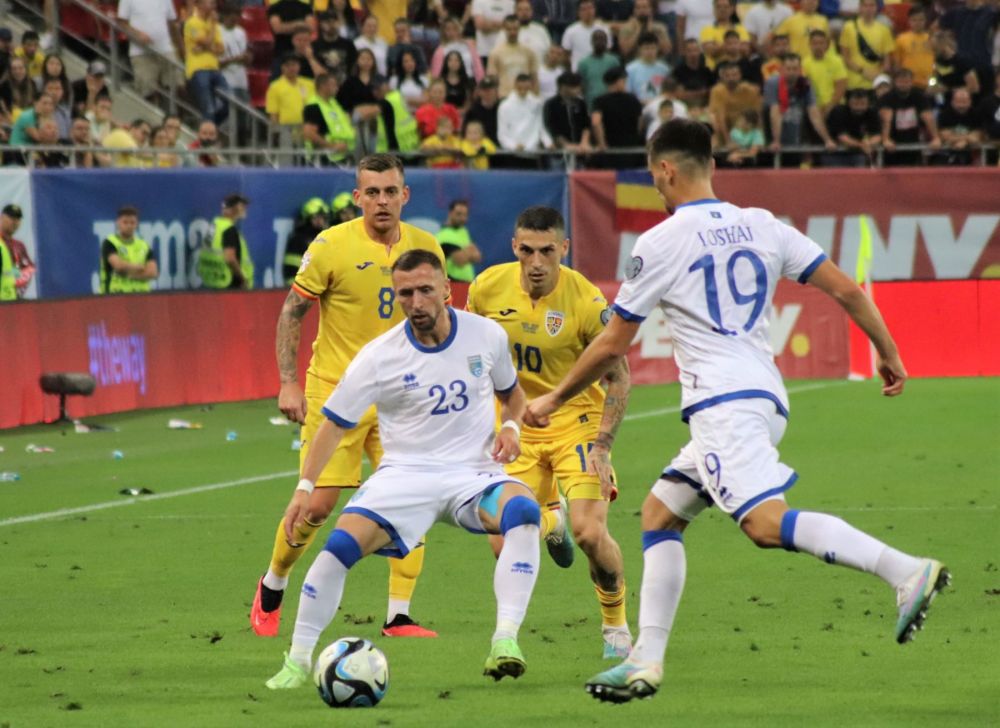 Un cunoscut om de fotbal sârb apără gestul ultrașilor români: "Voi nu ați ieșit de pe teren când s-a strigat 'țiganii' în Kosovo!"_19