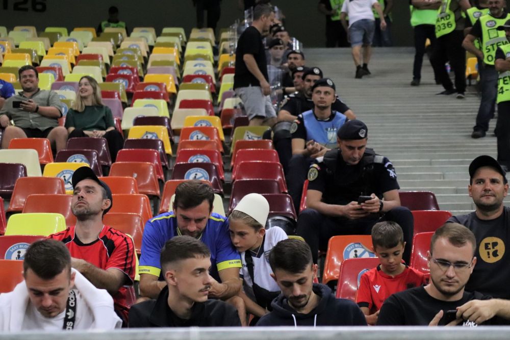 Un cunoscut om de fotbal sârb apără gestul ultrașilor români: "Voi nu ați ieșit de pe teren când s-a strigat 'țiganii' în Kosovo!"_9