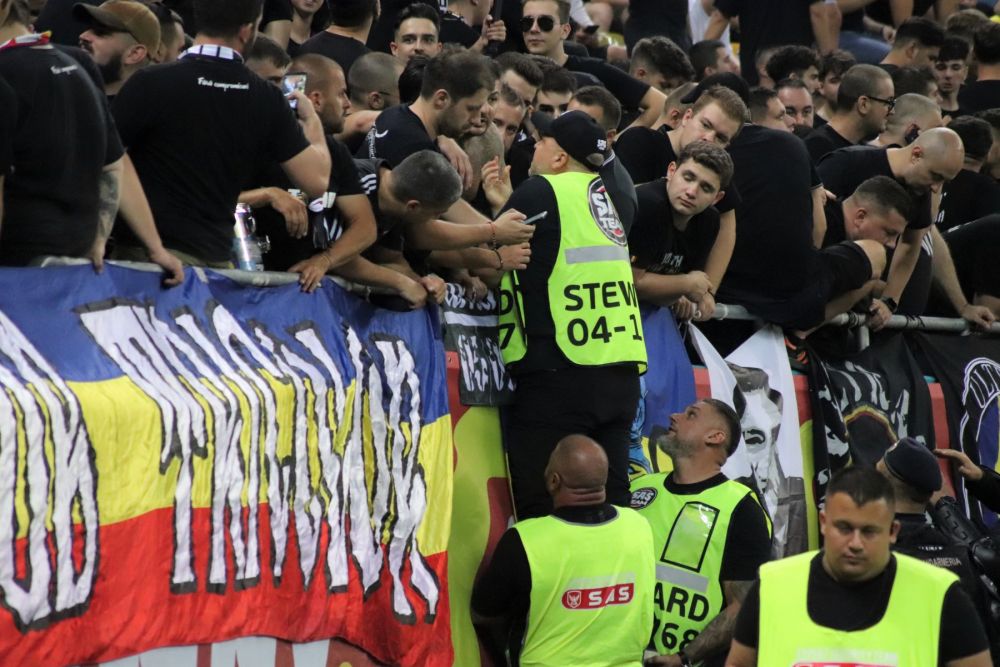 Un cunoscut om de fotbal sârb apără gestul ultrașilor români: "Voi nu ați ieșit de pe teren când s-a strigat 'țiganii' în Kosovo!"_10