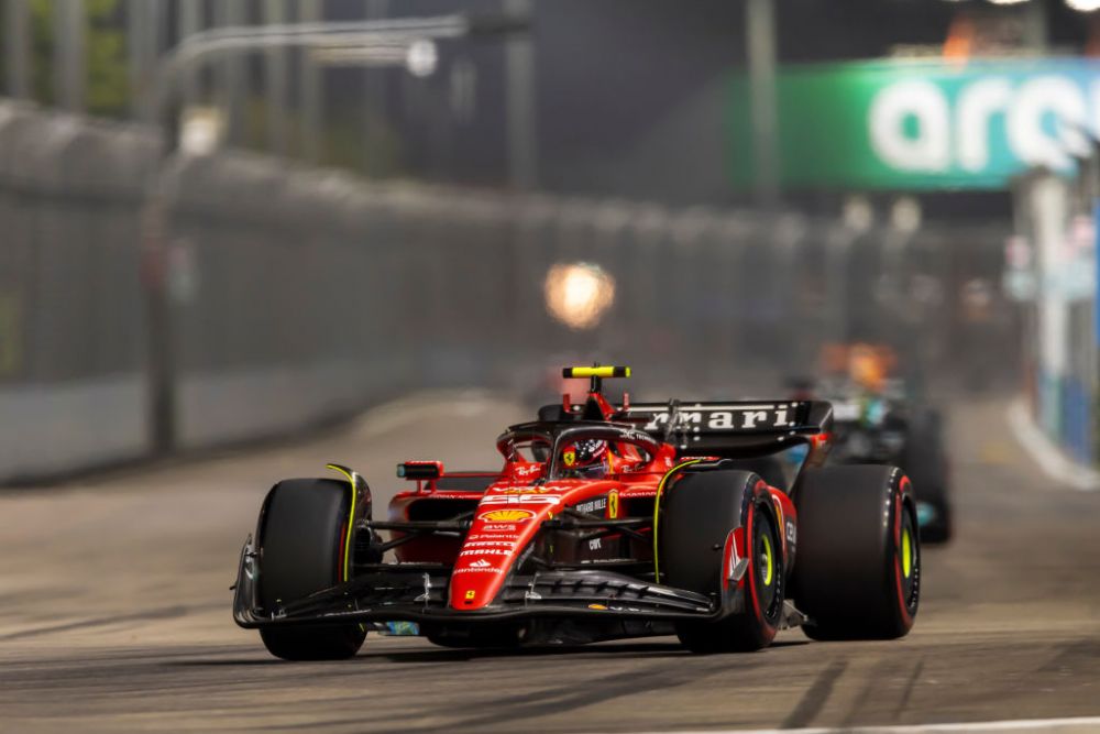 Al doilea pole-position consecutiv pentru Carlos Sainz! Surpriză uriașă: Verstappen pleacă de pe 11 la Marele Premiu de Formula 1 din Singapore _2