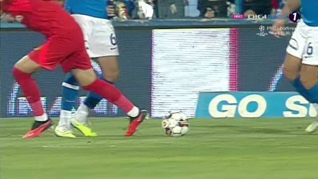 Fanii Farului au luat foc după penalty-ul primit de FCSB: Colțescu, înjurat ca la ușa cortului + pahare aruncate în teren _3