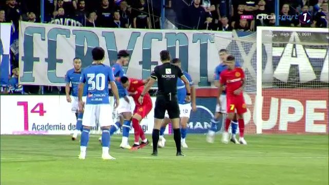 Fanii Farului au luat foc după penalty-ul primit de FCSB: Colțescu, înjurat ca la ușa cortului + pahare aruncate în teren _7