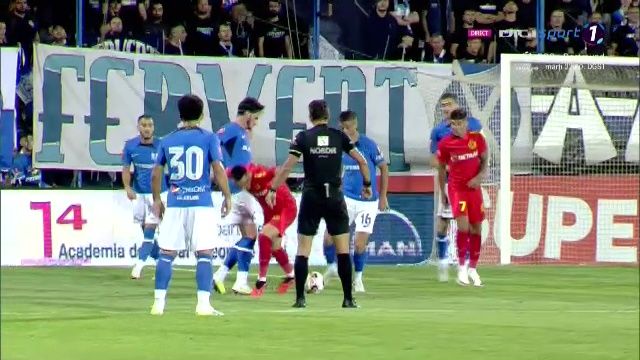 Fanii Farului au luat foc după penalty-ul primit de FCSB: Colțescu, înjurat ca la ușa cortului + pahare aruncate în teren _8