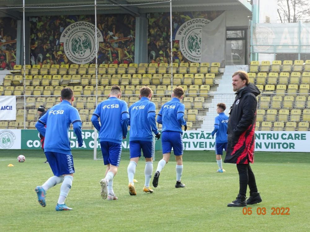 Antrenorul plecat în vară de la FCSB a semnat cu Jiul Petroșani! Imagini spectaculoase cu noul tehnician din Valea Jiului_12