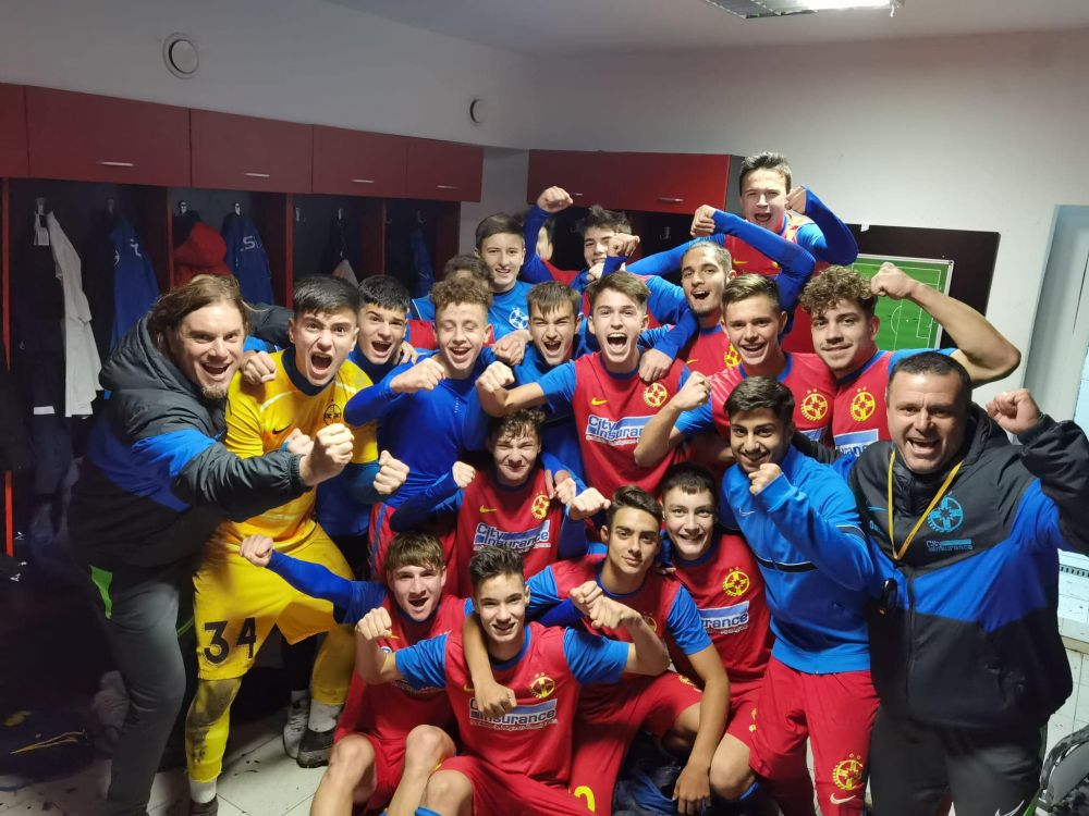 Antrenorul plecat în vară de la FCSB a semnat cu Jiul Petroșani! Imagini spectaculoase cu noul tehnician din Valea Jiului_13