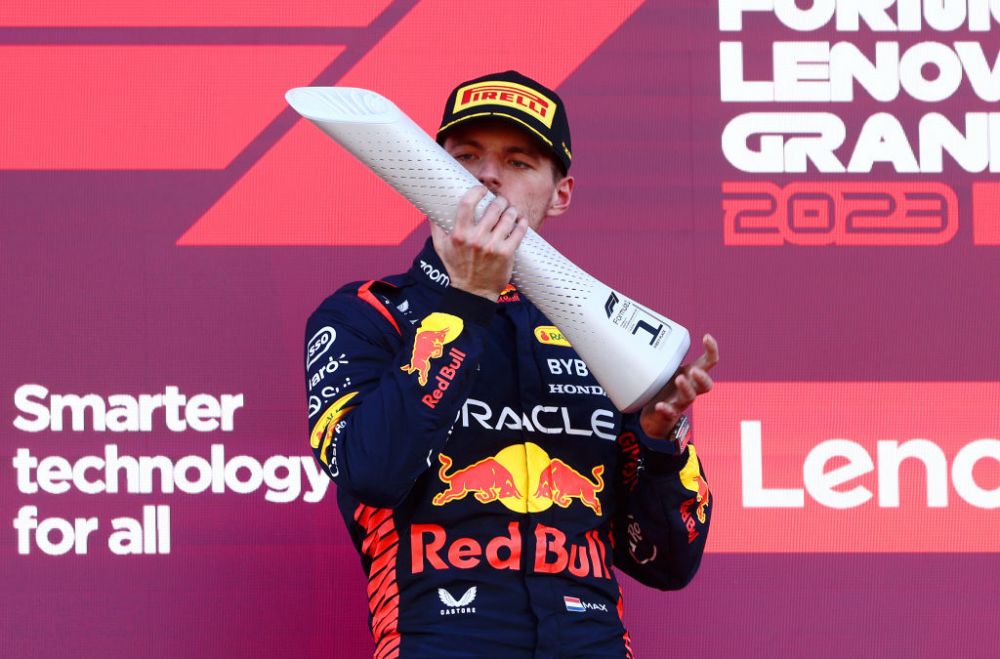 Max Verstappen, campion la Marele Premiu de Formula 1 al Japoniei! Trofeul spectaculos primit + Red Bull, al șaselea titlu la constructori câștigat _8