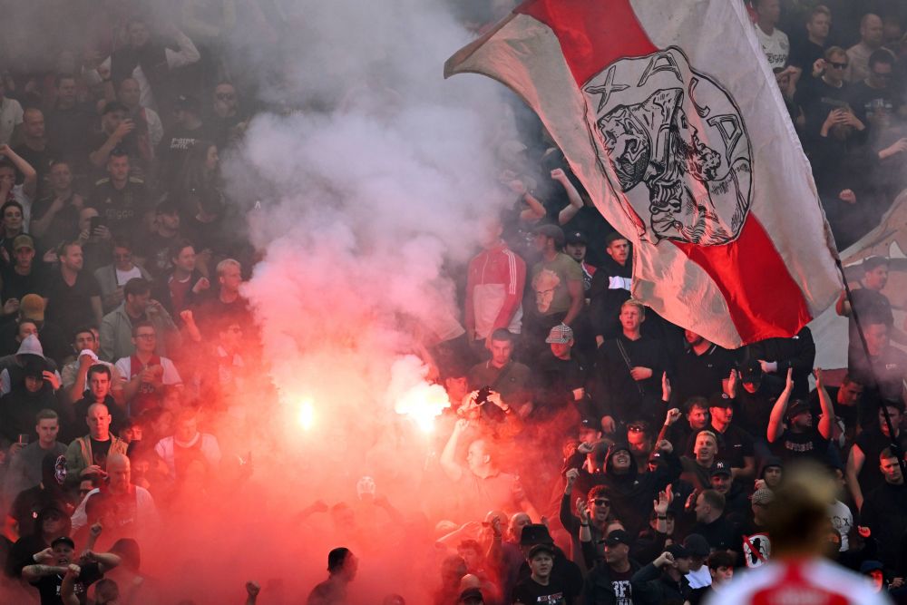 Țările civilizate! Fanii lui Ajax nu au mai suportat și au oprit de tot derby-ul cu Feyenoord, după 0-3 la pauză_2