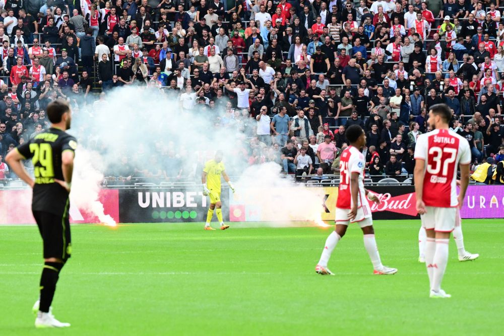 Țările civilizate! Fanii lui Ajax nu au mai suportat și au oprit de tot derby-ul cu Feyenoord, după 0-3 la pauză_5