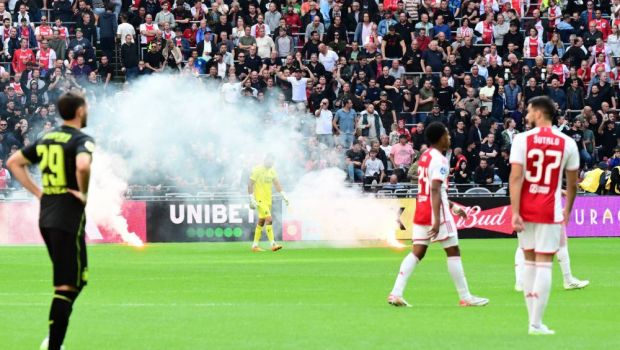 
	Țările civilizate! Fanii lui Ajax nu au mai suportat și au oprit de tot derby-ul cu Feyenoord, după 0-3 la pauză
