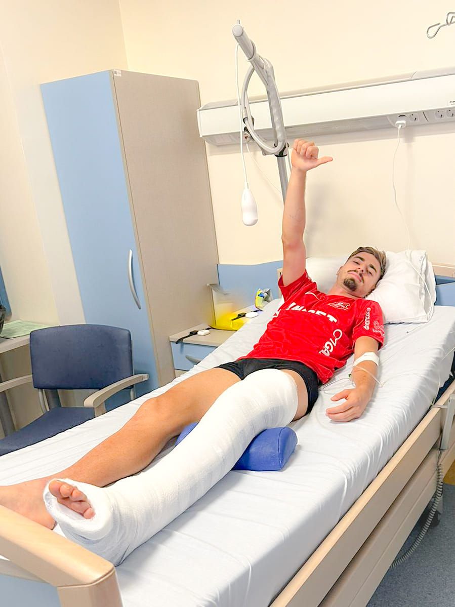 Imagine de pe patul de spital cu Dragoș Iancu și prima reacție a fotbalistului după accidentarea gravă_7
