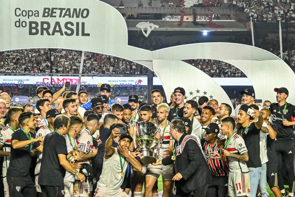 Sao Paulo a câștigat primul trofeu după mai bine de un deceniu! A fost nebunie pe Estádio do Morumbi_16