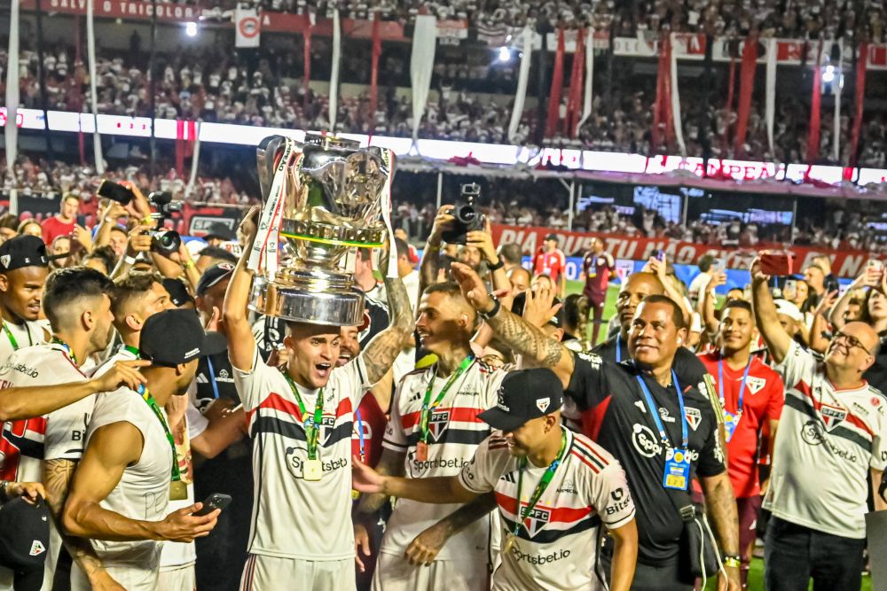 Sao Paulo a câștigat primul trofeu după mai bine de un deceniu! A fost nebunie pe Estádio do Morumbi_1