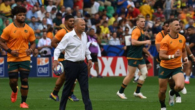 
	Cupa Mondială de rugby 2023 | Gâlceavă la naționala Australiei: ziariștii i-au sărit în cap selecționerului. De ce este acuzat Eddie Jones

