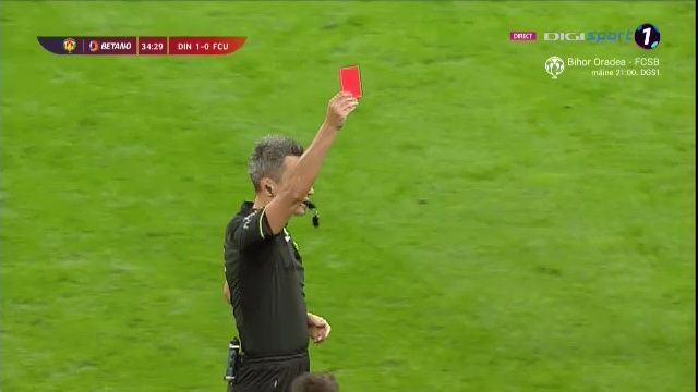 Fază controversată în Dinamo - FC U Craiova: cartonaș roșu după o intrare violentă, transformat în galben_14