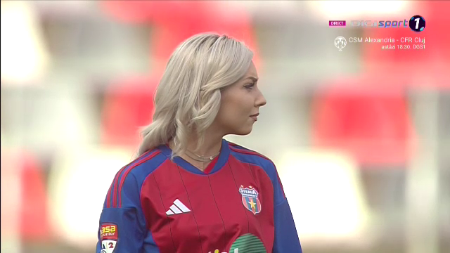 Bernadette Szocs a dat lovitura de start în CSA Steaua - 'U' Cluj! Prezentare de gală oferită de crainicul stadionului_15