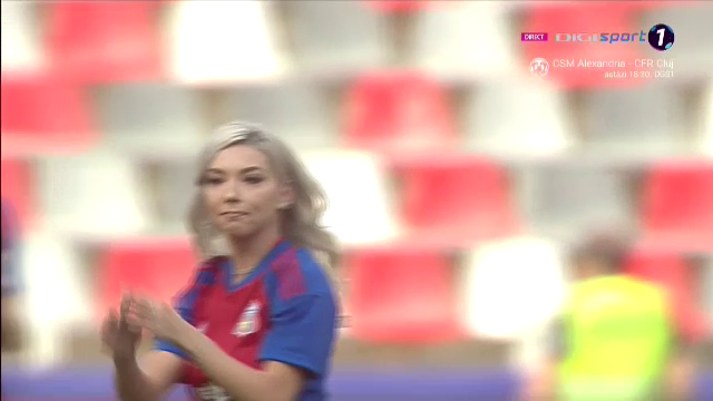 Bernadette Szocs a dat lovitura de start în CSA Steaua - 'U' Cluj! Prezentare de gală oferită de crainicul stadionului_29