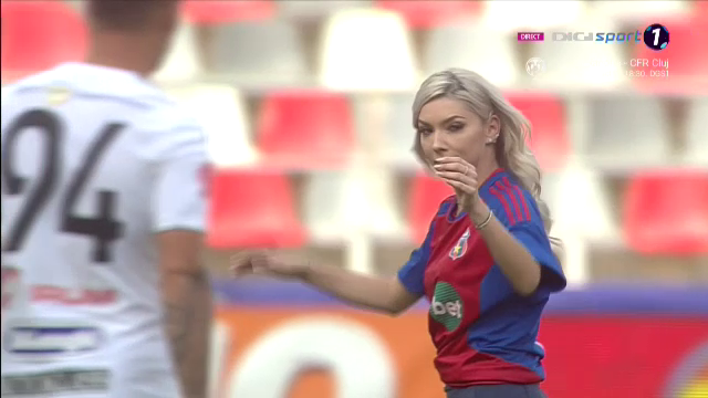 Bernadette Szocs a dat lovitura de start în CSA Steaua - 'U' Cluj! Prezentare de gală oferită de crainicul stadionului_30