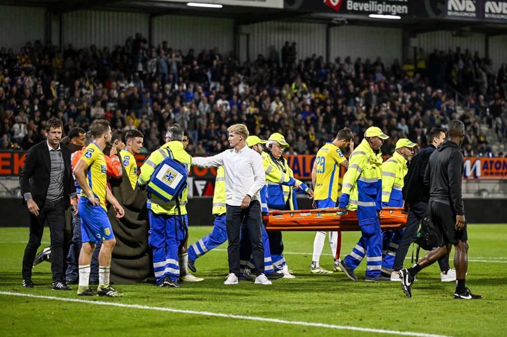 Meciul Waalwijk - Ajax, suspendat după o accidentare gravă a portarului! Momente dramatice în Eredivisie_3