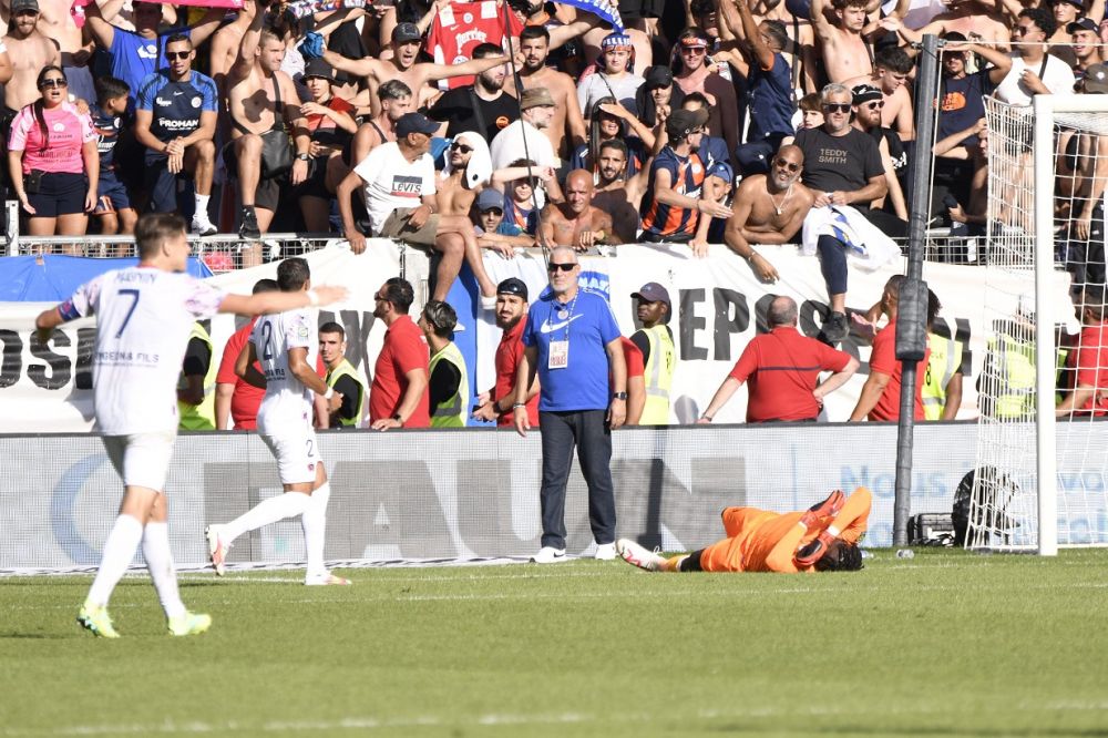 Meci din Ligue 1, suspendat din cauza unei petarde! Portarul a fost scos pe targă_4
