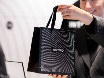 
	(P) Descoperă lumea fascinantă Notino.ro, ce oferă o gamă unică de parfumuri și cosmetice de brand!
