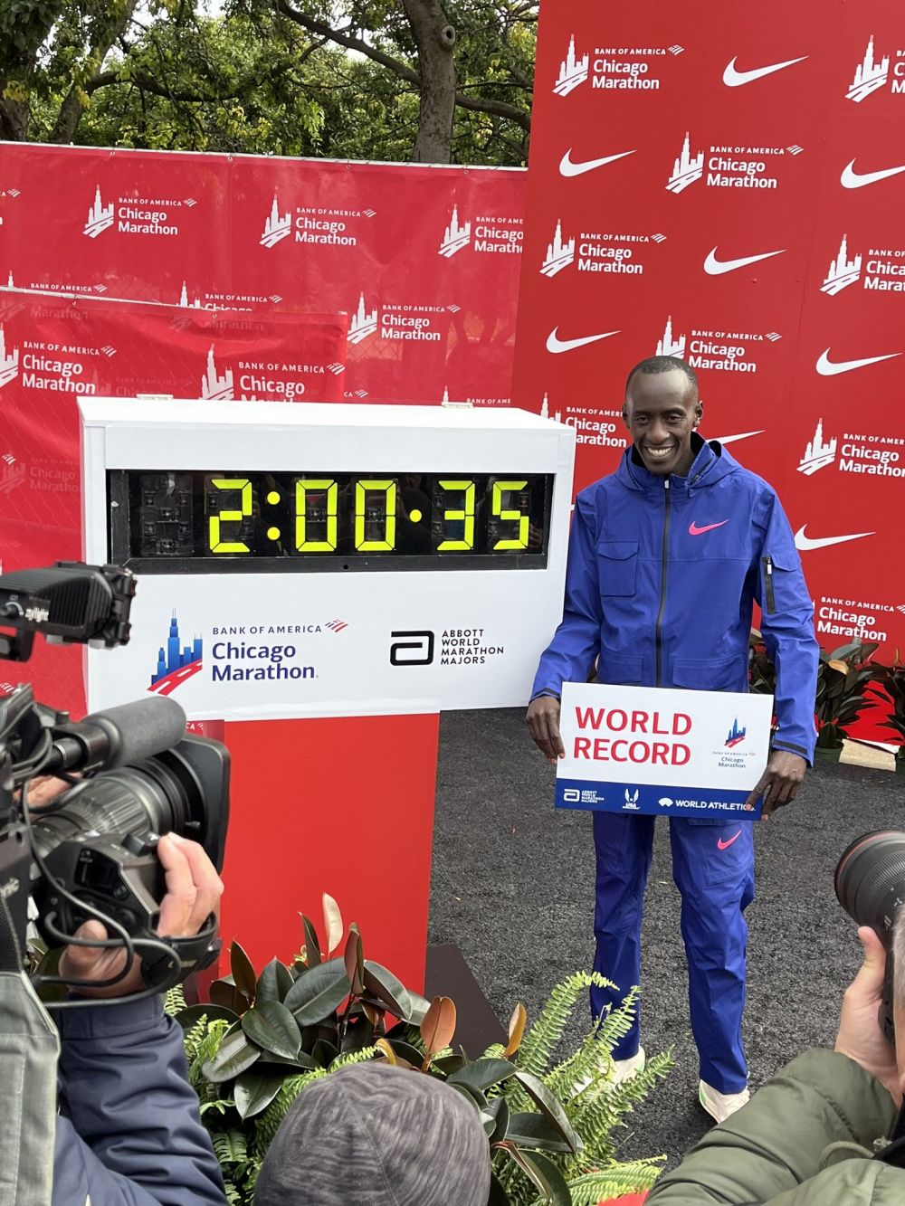 Vali Tomescu, expert în maraton, lămurește pentru Sport.ro recordul mondial stabilit la Chicago de Kelvin Kiptum, dar are și semne de întrebare după ce a analizat explicațiile antrenorului sportivului kenyan_21