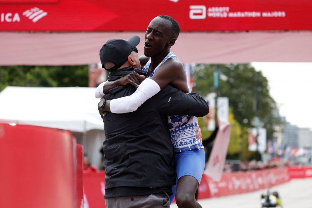 Vali Tomescu, expert în maraton, lămurește pentru Sport.ro recordul mondial stabilit la Chicago de Kelvin Kiptum, dar are și semne de întrebare după ce a analizat explicațiile antrenorului sportivului kenyan_23