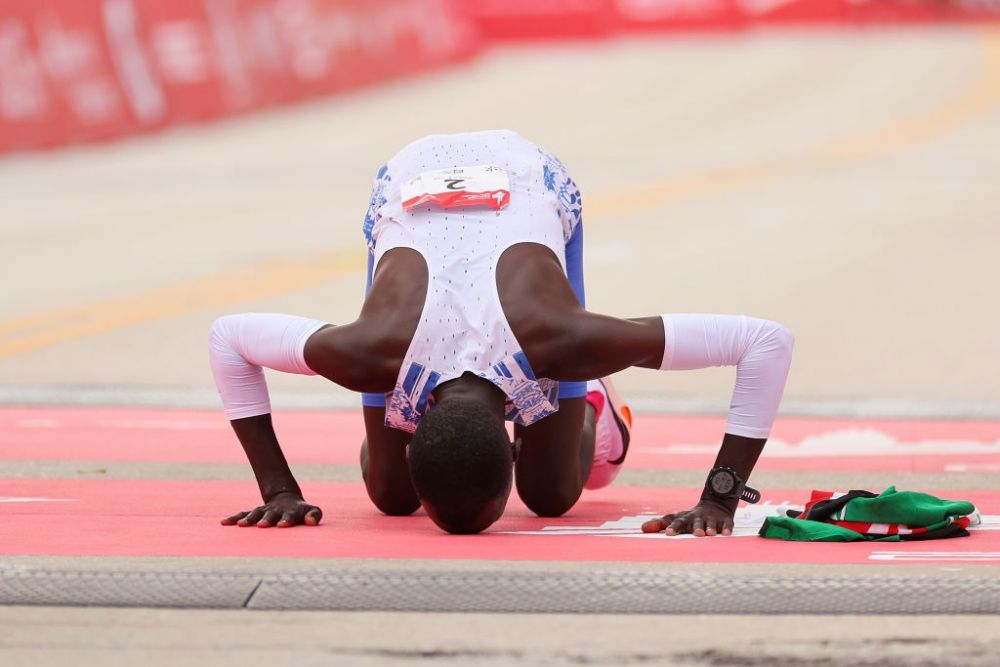Vali Tomescu, expert în maraton, lămurește pentru Sport.ro recordul mondial stabilit la Chicago de Kelvin Kiptum, dar are și semne de întrebare după ce a analizat explicațiile antrenorului sportivului kenyan_6