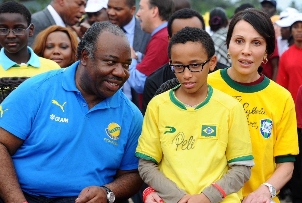Cum arată Sylvia, soția franțuzoaică a dictatorului Ali Bongo, trimisă astăzi în închisoare de junta militară din Gabon_6