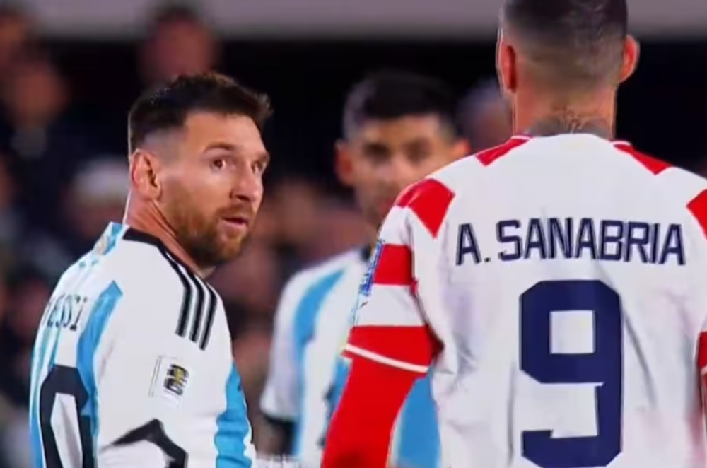 Messi, în centrul unui scandal în Argentina! A fost scuipat în timpul jocului de un fost coleg de la Barcelona + reacția starului_2