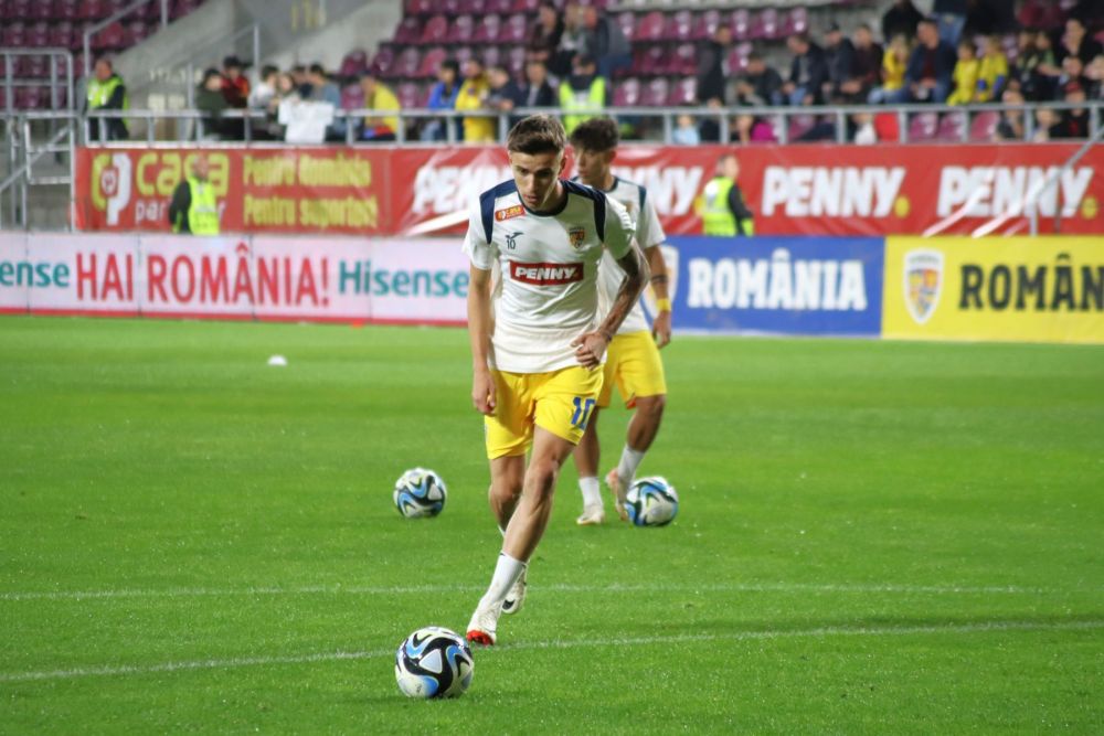 Tavi Popescu, înjurat din peluză, idolatrizat de copii, la primul meci cu banderola naționalei U21_2