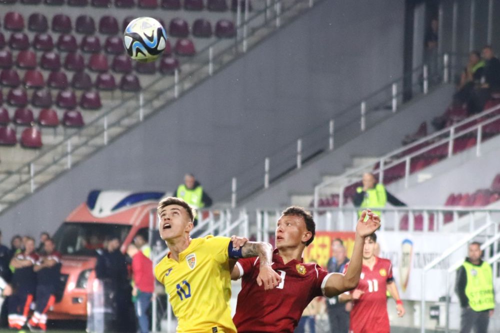 Tavi Popescu, înjurat din peluză, idolatrizat de copii, la primul meci cu banderola naționalei U21_11