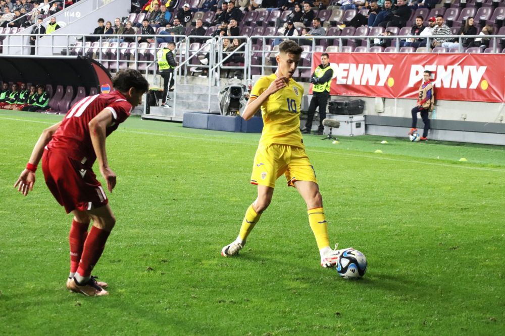 Tavi Popescu, înjurat din peluză, idolatrizat de copii, la primul meci cu banderola naționalei U21_14
