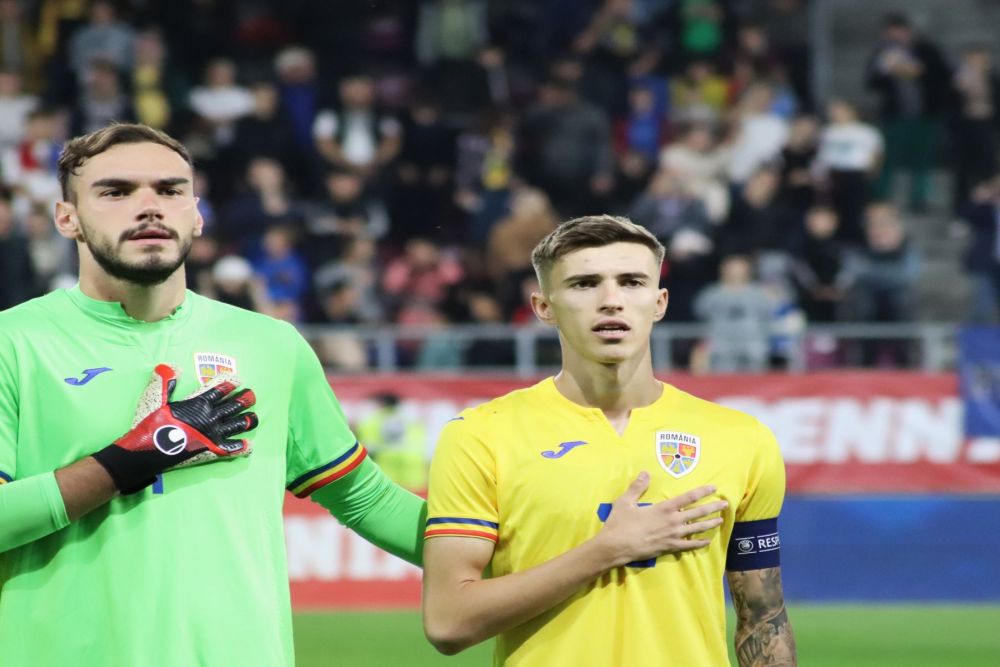 Tavi Popescu, înjurat din peluză, idolatrizat de copii, la primul meci cu banderola naționalei U21_5