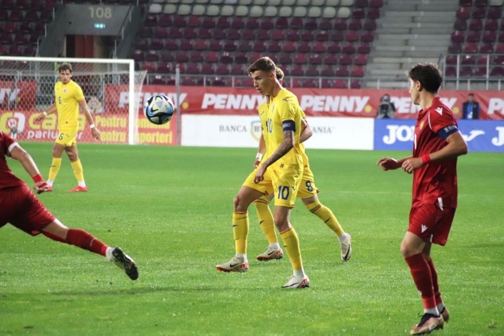Tavi Popescu, înjurat din peluză, idolatrizat de copii, la primul meci cu banderola naționalei U21_9
