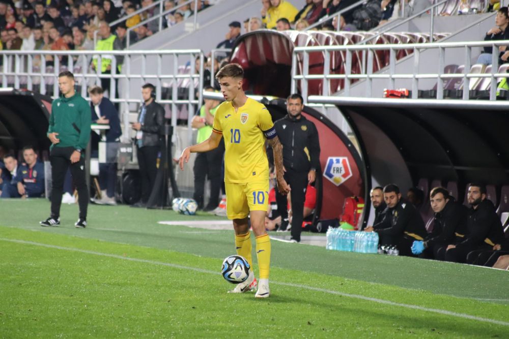 Tavi Popescu, înjurat din peluză, idolatrizat de copii, la primul meci cu banderola naționalei U21_10